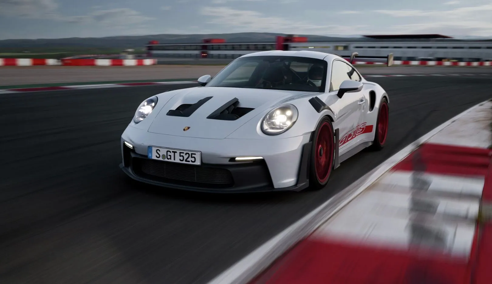 GT3 or GT3 RS: How Porsche Splits Road and Track